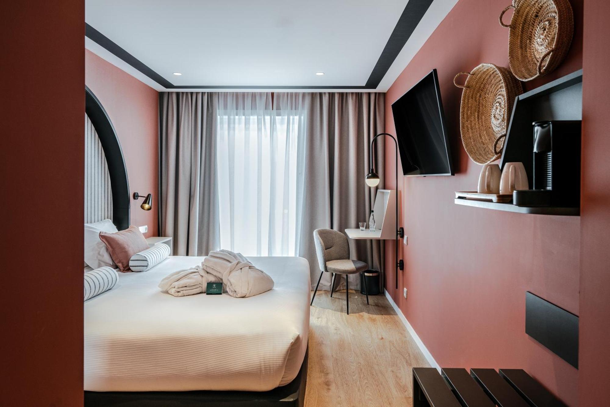 Premium Double Room 1 or 2 beds,1577295677:JPEG
